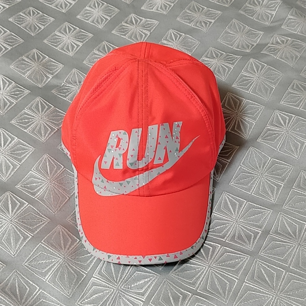 Nike featherlight dri-fit hat